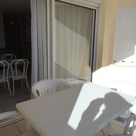 2 Pieces Pour 6 Avec Terrasse A - Fr-1-472a-164 Sète